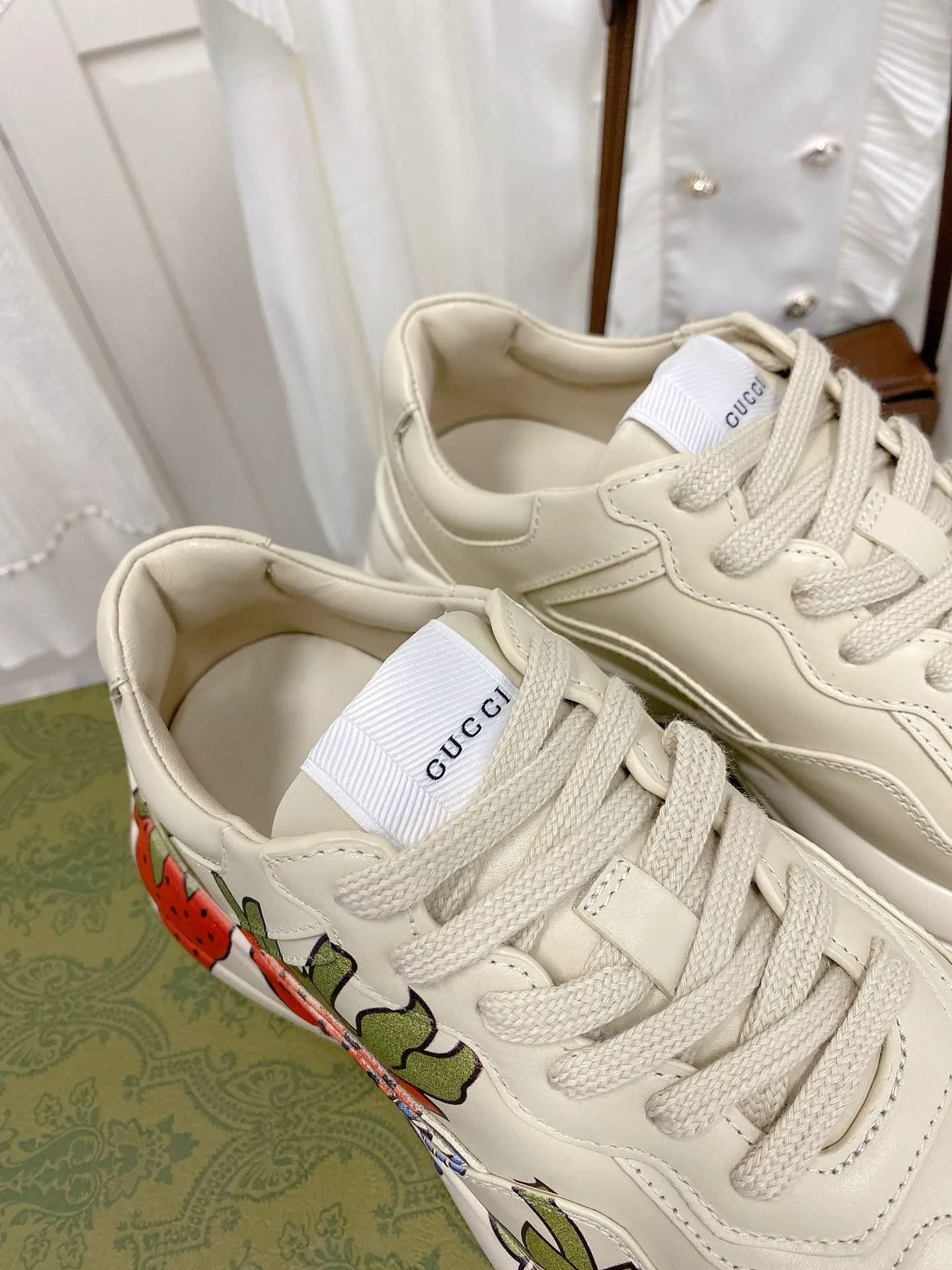 👟👟Ex-factory price 480👟👟 Women's Shoes Factory Upgraded Version 2022 Gucci Gucci top version couple's dad shoes series is new! 🖤 ⚠GG couple’s dad shoes have been popular in recent years; new colors are updated constantly; Gucci has updated new colors in 2022, and our home and counters have new ones at the same time. This classic dad shoe has celebrities and Internet celebrities Anchors and others are sure to plant grass and call ❤ Classic fashion style, distressed leather surface, 5D drawing printing; mixed surface splicing colors, etc... Original customization (off-white eco-friendly cowhide, first layer of cowhide inside), original outsole... Shiny colorful drawings embellish the sides of the shoe body, old color rubbing, package production technology, 1:1 creation / only to make the best shoes. Size: Women’s 35-45